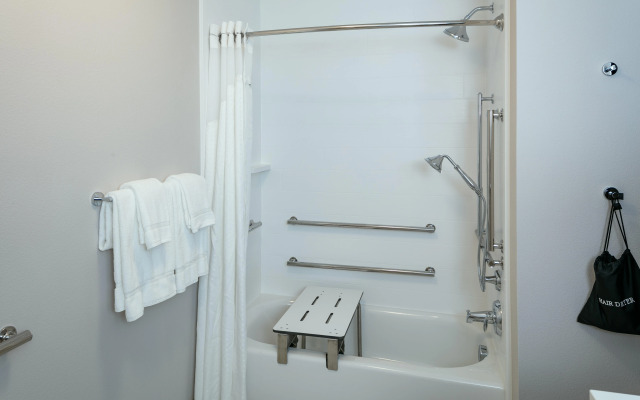 Holiday Inn Express & Suites Medford by IHG