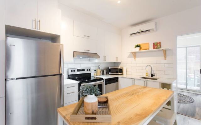 Beautiful and Cozy Steps From Mount-royal