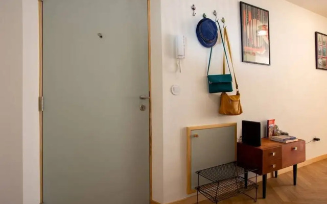 Alegr0 · 60s Chic Central Apartment w/ Garden