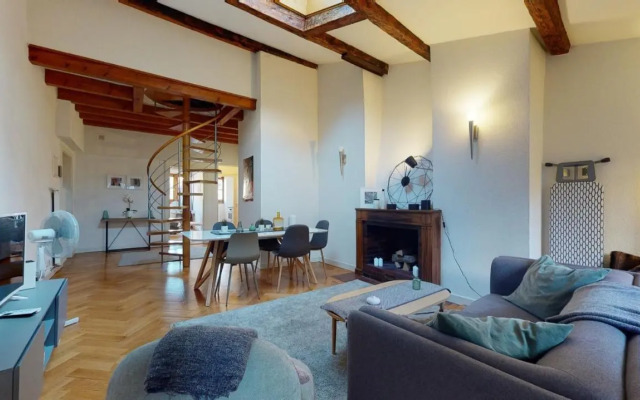 Modern apartment with a view of the Jet d'Eau