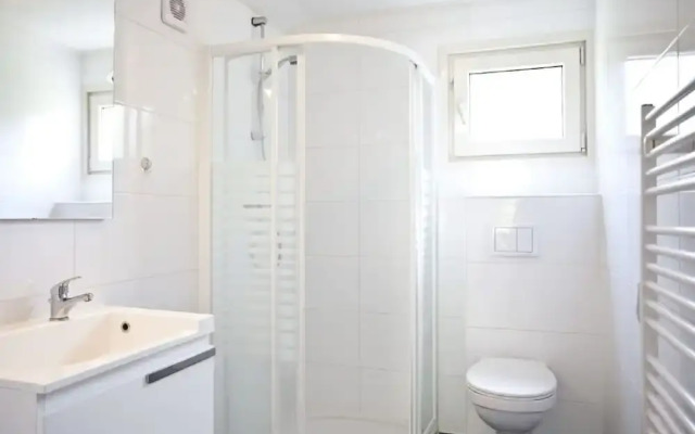 Cozy Chalet in a Holiday Park