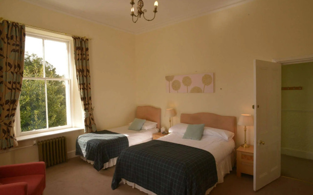 Invernairne Guest House