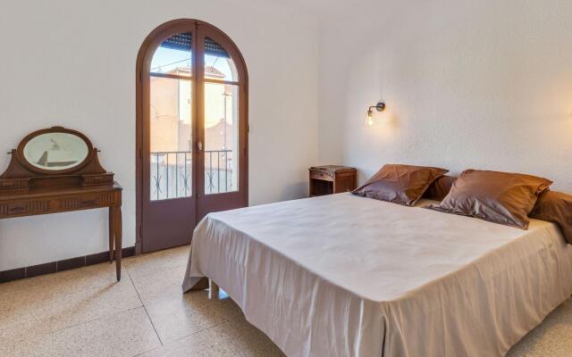 Alluring Holiday Home in Estagel with Private Pool