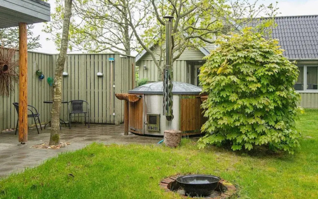Spacious Holiday Home in Hemmet near Sea
