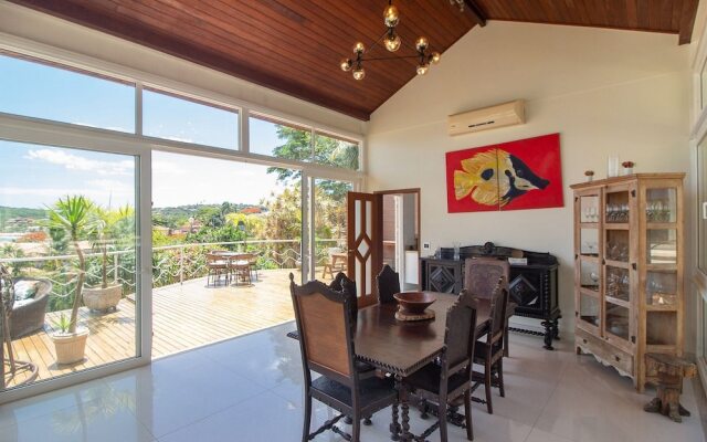 Maravilhosa Mansão em Frente à Praia