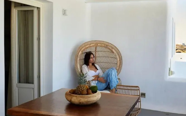 One Bedroom Panoramic - White Co