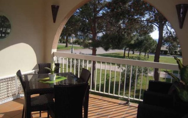 "le Byblos" -beau Studio/cabine En Front De Mer-