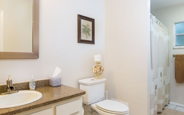 Crescent Street 1138 A by Vtrips