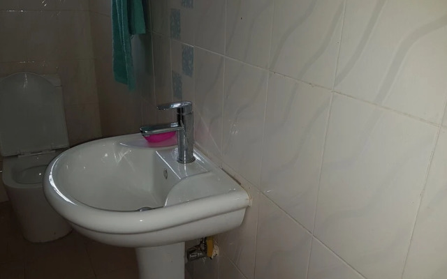 Maggys Airport Guest House - Hostel