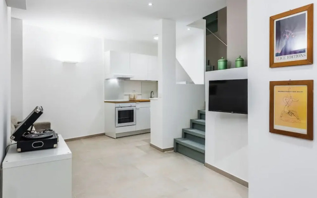 Modern Macha Apartment