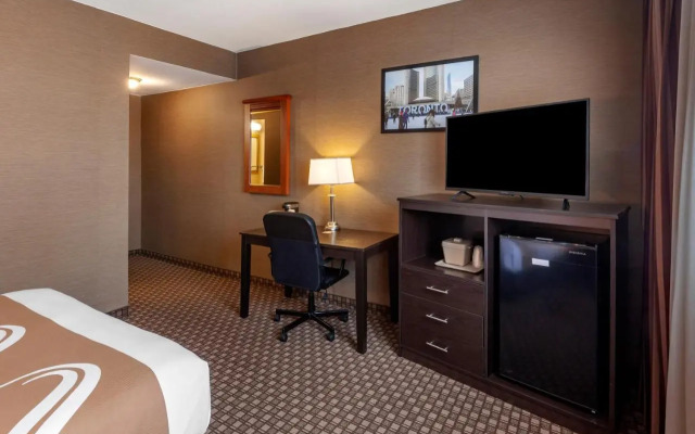 Econo Lodge Inn & Suites Toronto Airport