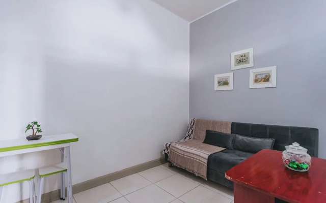 Studio com Wi-fi e Ar a 45m da Praia de Copacabana