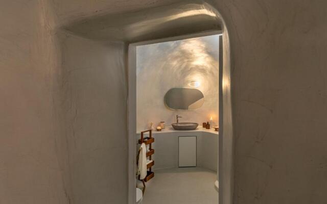 White Cave by Caldera Houses