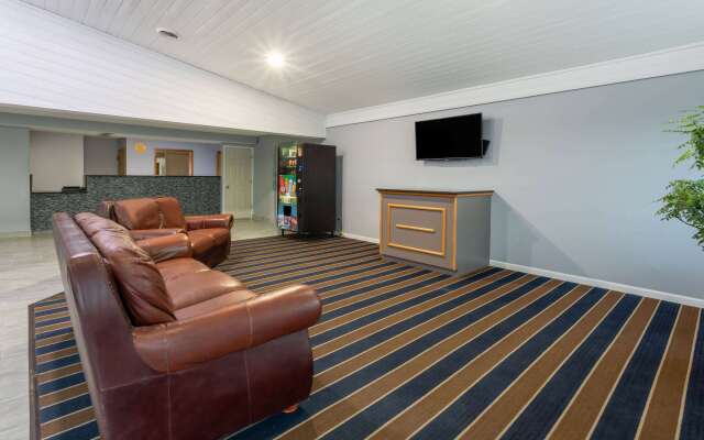 Super 8 by Wyndham Missouri Valley