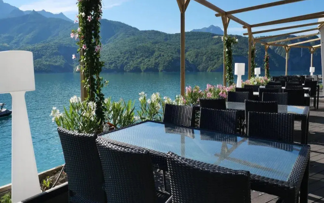 Apartment by Lake Serre-poncon With Pool