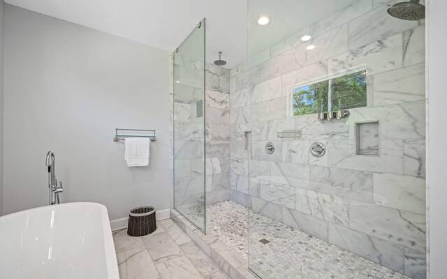 Luxury Tampa Home w/ Pool, Jacuzzi & Amenities