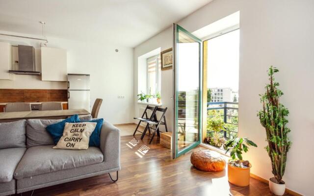 #stayhere - Spacious & Bright 1BDR Apartment Shopping District