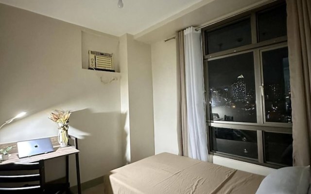 Inviting 2-bed Apartment in Mandaluyong