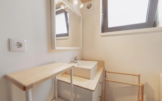 Mezzanine Stylish Apartment T
