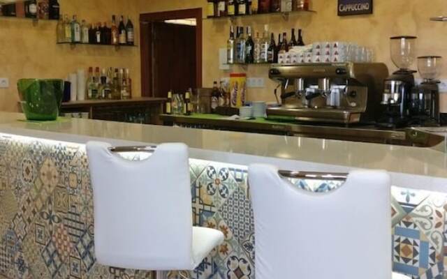 La Nova Tenalla - Adults Only