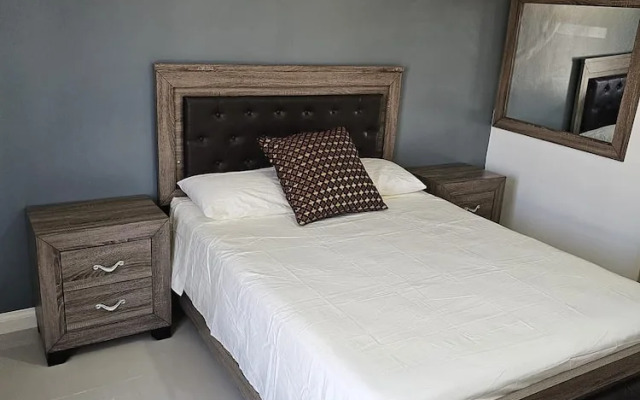 Charming 3-bed Apartment in Portmore With Pool