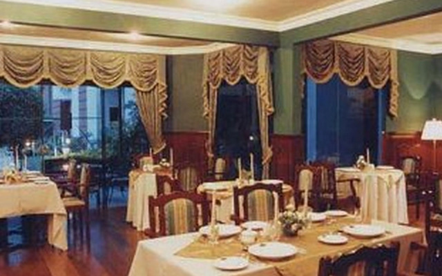Royal Lodge Hotel