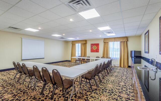 Holiday Inn Express Hotel & Suites Clarksville by IHG