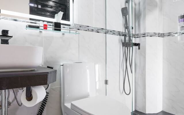 Thonglor Suites Hotel