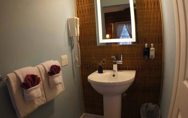 Seascape Tropical Inn - Adult Exclusive