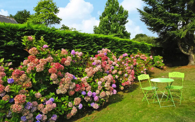 Holiday Home With Well-kept Garden in Plourivo