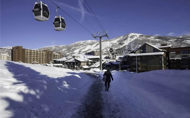 West Condominiums - W3204