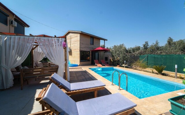 Luxurious Bungalow w Pool and Jacuzzi in Fethiye