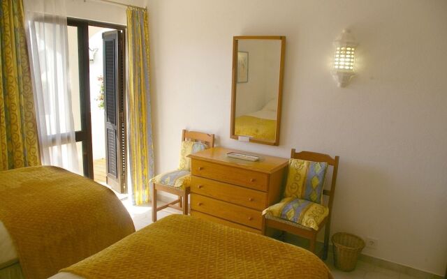Lovely 2 Bedroom end Townhouse in Carvoeiro