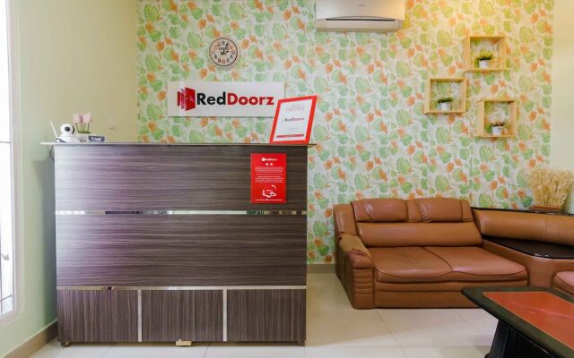 RedDoorz Syariah near Jam Gadang Bukittinggi 2