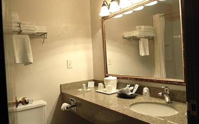 Boarders Inn & Suites by Cobblestone Hotels - Munising