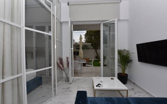 4 Elements Sea Side Luxury Suites - Wind