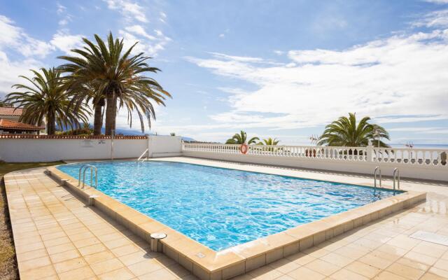 Home2Book Impressive Sea View La Victoria, Pool