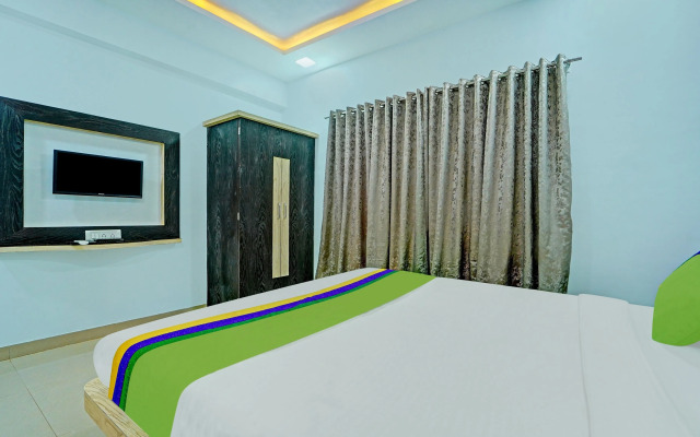 Treebo Kuber Palace With a Swimming Pool