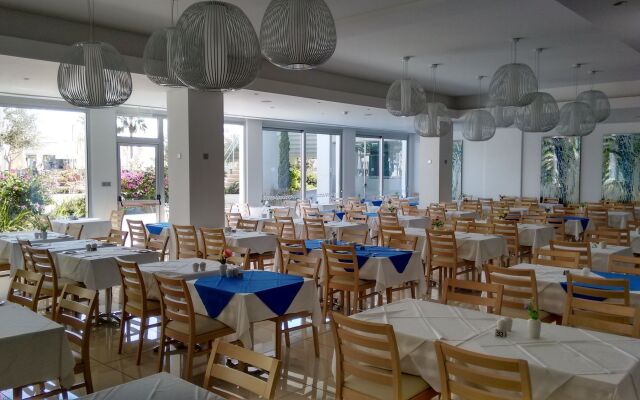 Vrissaki Beach Hotel