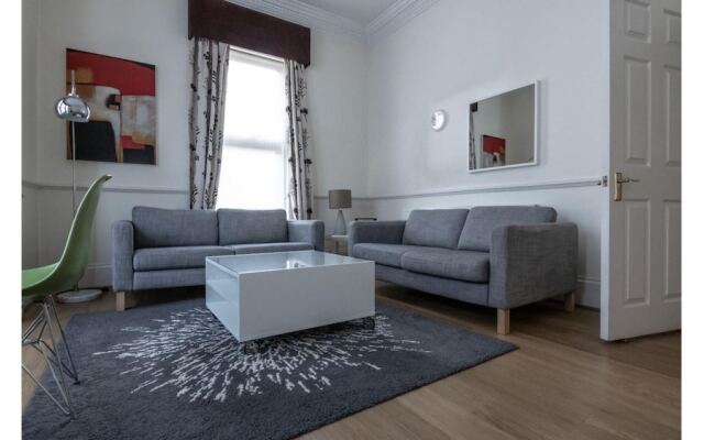 1 Bedroom in Kew Gardens - Clarendon Garden