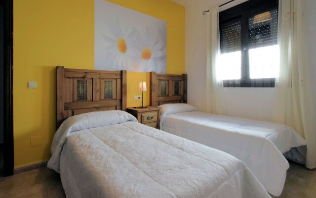 Spacious Villa in Sayalonga with Jacuzzi