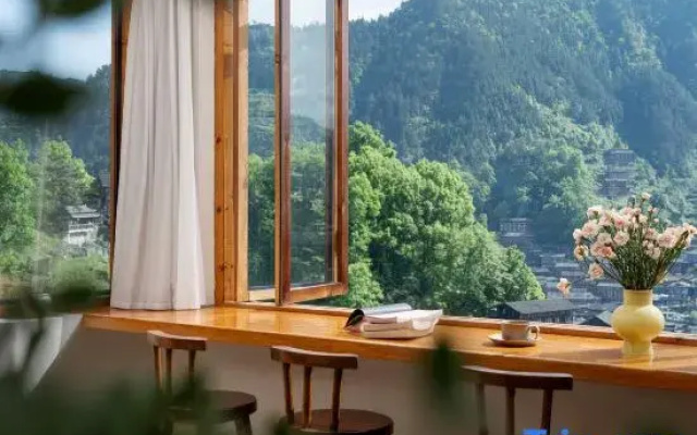 Mountain Live Inn (Xijiang Qianhu Miao Village Store)