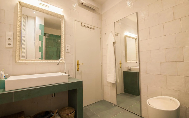 Apartment House Art Bol