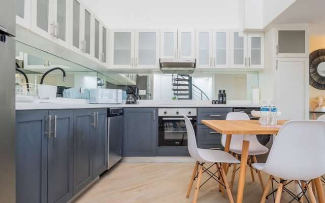 w Lovely 3BR With Modern Balcony in Panama
