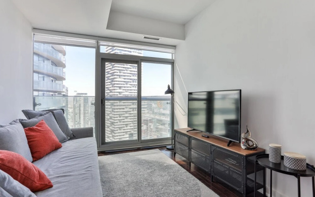 Brilliant High-Rise 2 Bed and Parking
