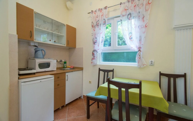 Boskovic Two-bedroom Apartment With Terrace