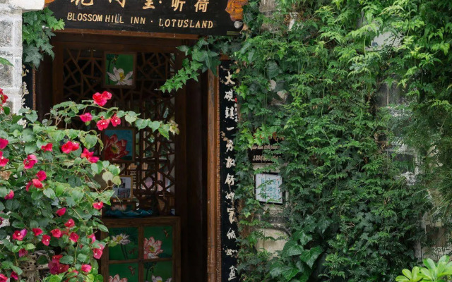 Blossom Hill Inn Lijiang Lotusland