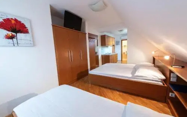 Apartmaji In Sobe Ramar