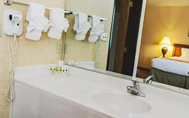 Lavissh Inn & Suites