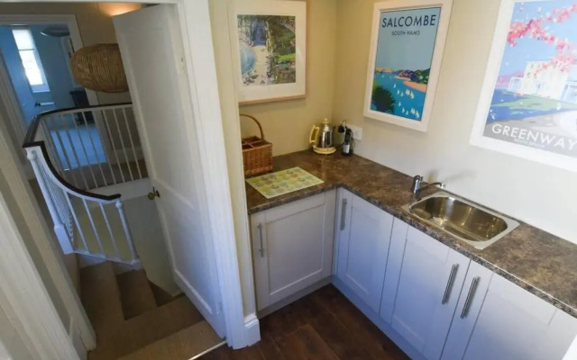 Amazing river view house sleeps 8